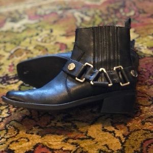 Cowboy Ankle Boots DNKY black leather and sliver Chain around boots